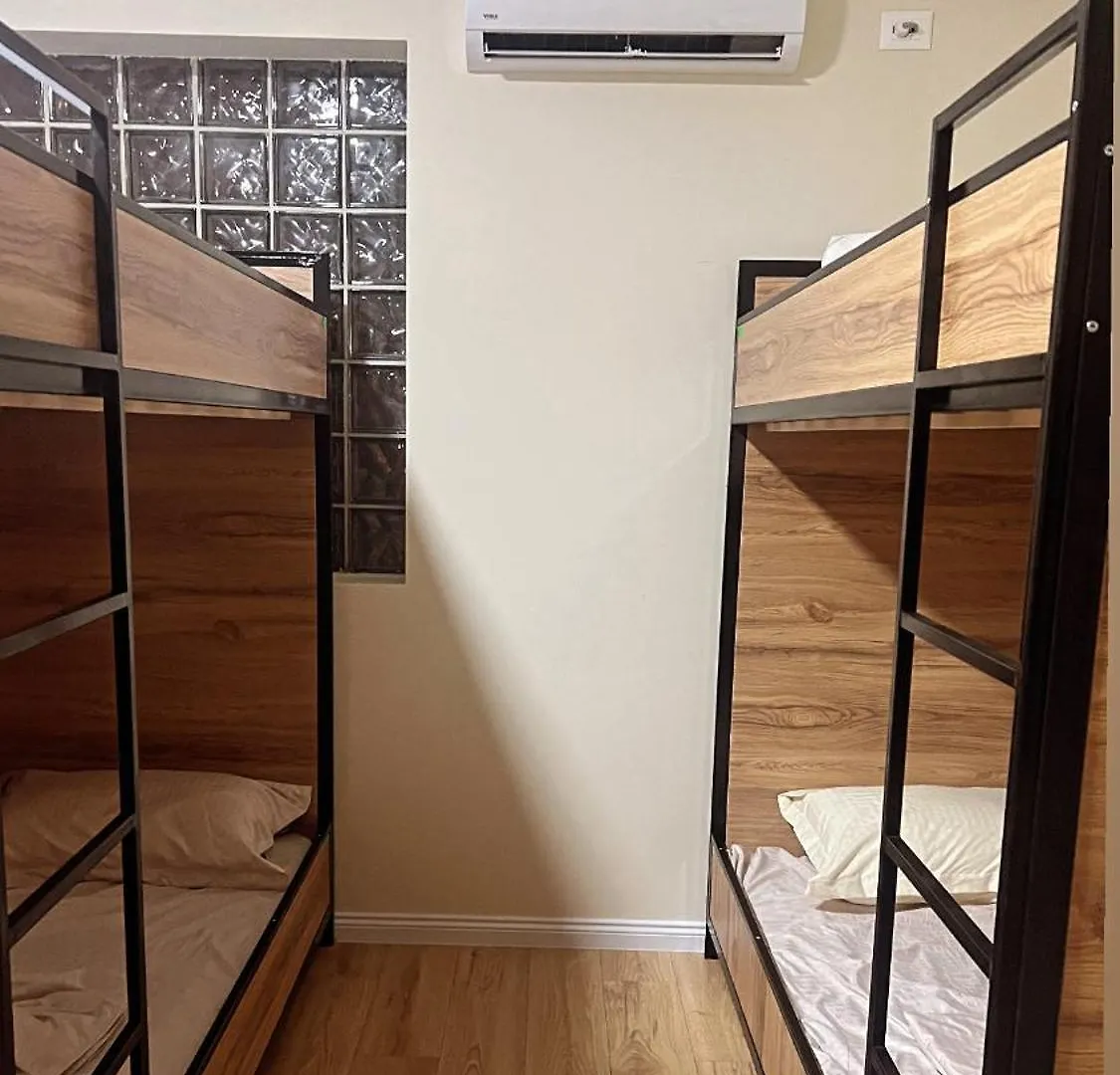 Hostel Chilli Tirana 0*,